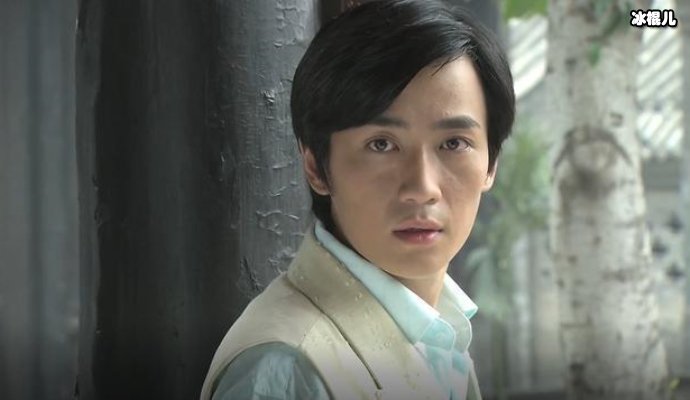 香港著名实力派演员滕丽名，通过出演《陀枪师姐》而走红