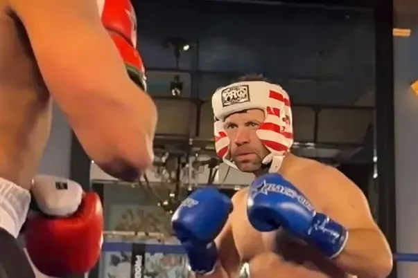 【DD扑克】Jungleman拳击赛结果大翻车!Dan Cates遭判TKO落败