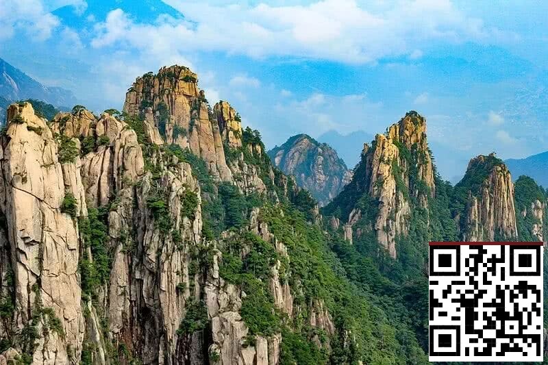 【DD扑克】泰山之巅首日 | 吕彦与何映含分别斩获开幕赛AB组CL，Day1共262人次参与，38人晋级Day2