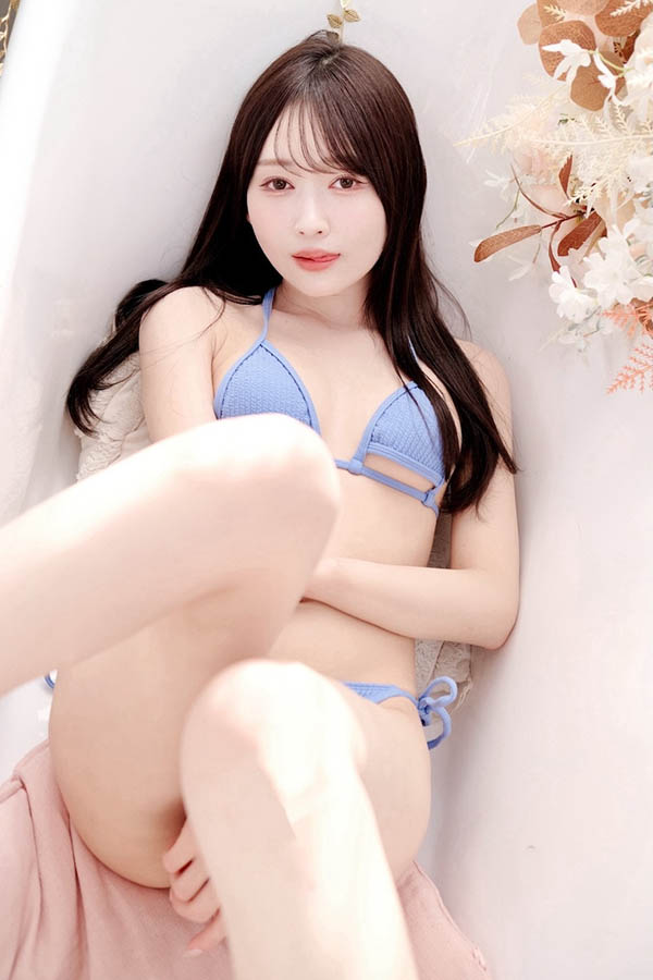 【DD扑克】古乃穗乃(PFES-129) 让美乳女前辈「每天用美腿丝袜帮我服务」，「超养眼黑丝视角」有够勾人！