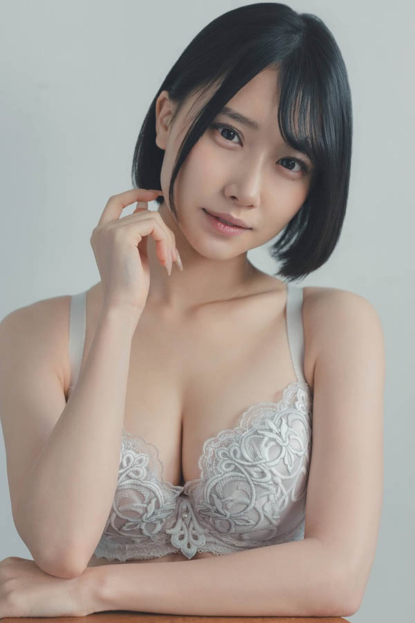 【DD扑克】安达夕莉(SNOS-134) 让「童颜巨乳妹」待在混媚药的蒸气三温暖里，因敏感度满身汗发狂高潮…