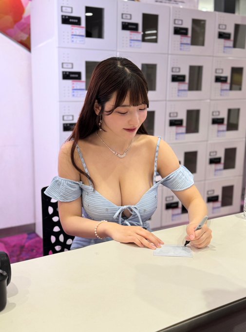 【DD扑克】彩月七绪(OFES-033) 姐姐实在太骚了!H罩杯雪嫩爆乳美少女「彩月七绪」本月新作被弟弟朋友中出!