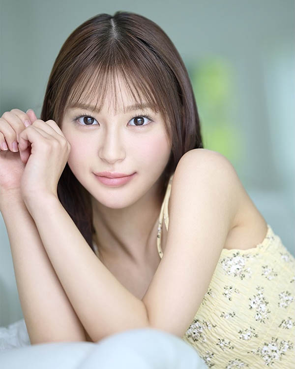 【DD扑克】白石奈美(MIDA-683) 「纯情原石美少女」大尺度中出解禁,「被猛烈进进出出」狂呻吟…