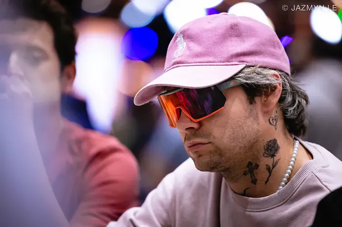 【DD扑克】离谱!读牌百分百正确却直接出局,WSOP主赛事这手英雄跟注看懵全场