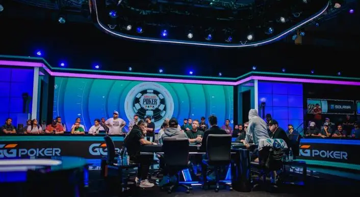 【DD扑克】2026WSOP主赛事争议:72强阶段公然“拖局保奖金”,扑克竞技的底线在哪?