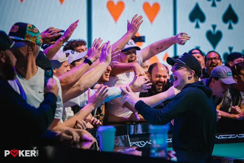 【DD扑克】22岁黑马手握1.94亿筹码断层领跑2026WSOP主赛决赛9人桌