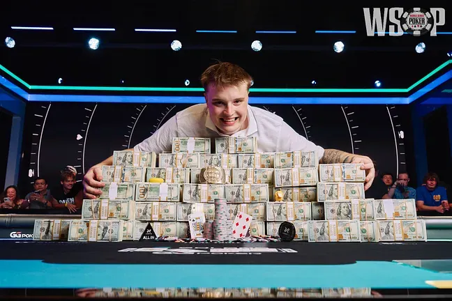 【DD扑克】16手牌速胜独揽1000万美金！22岁美国小将夺得2026年WSOP主赛冠军