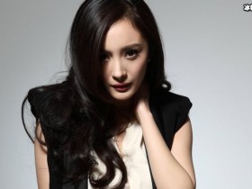 【DD扑克】六年前拍戏曾是杨幂身后的小透明,如今成为这档综艺唯一女mc