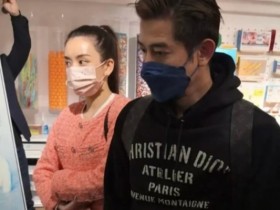 【DD扑克】郭富城携全家海边游玩,疼爱女儿全程陪玩1岁小女儿呆萌可爱